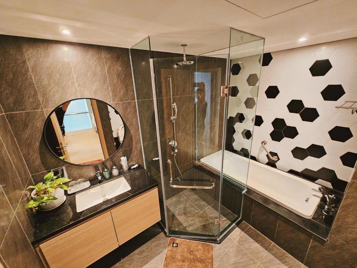 Citadines Seaview Duplex Apartment Ha Long Exterior photo