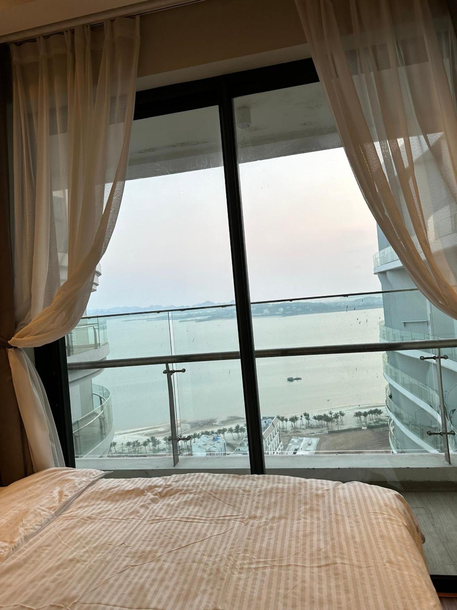 Citadines Seaview Duplex Apartment Ha Long Exterior photo